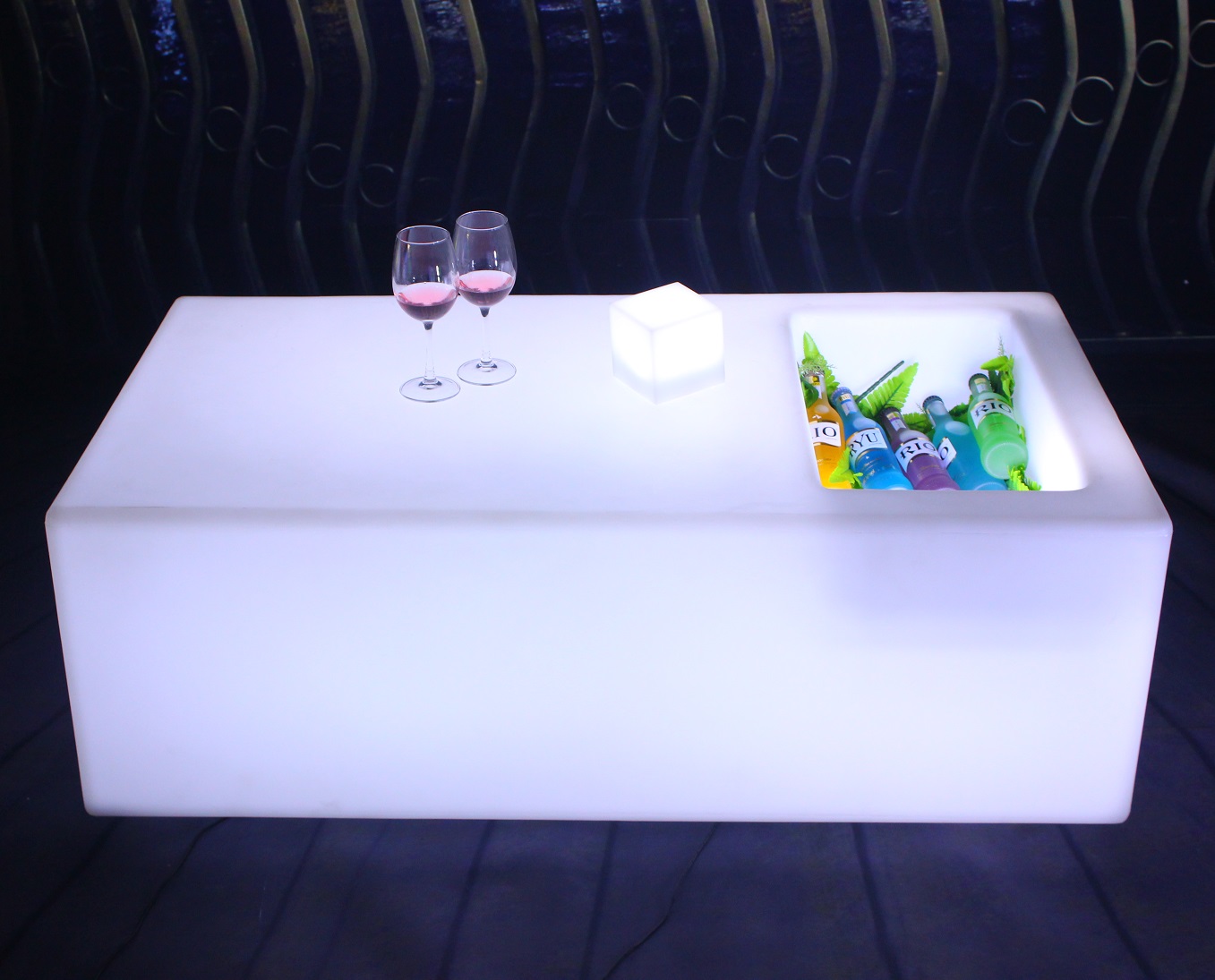 LED bar table with ice bucket (3).jpg