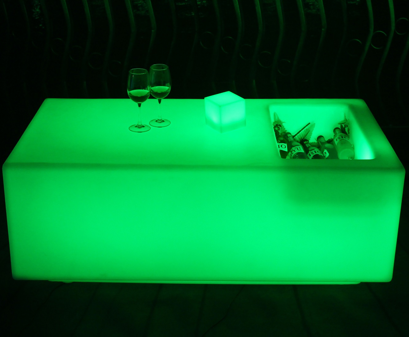 LED bar table with ice bucket (4).jpg